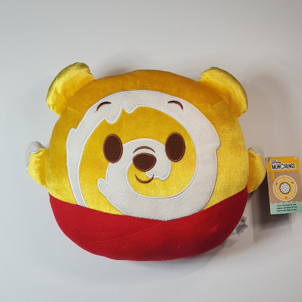 Disney Munchlings Honey Cake Winnie the Pooh Plush – Baked Treats Collection NWT
